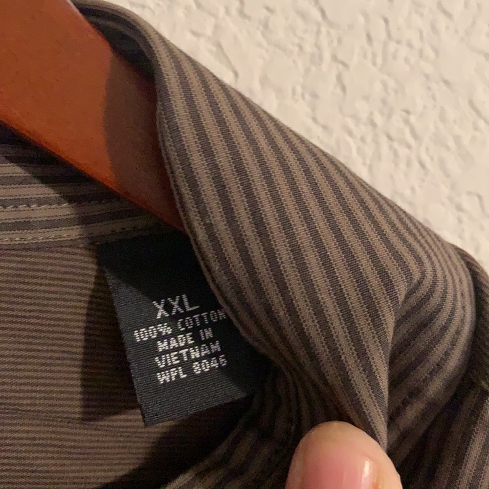 Button down - Picture 3 of 3